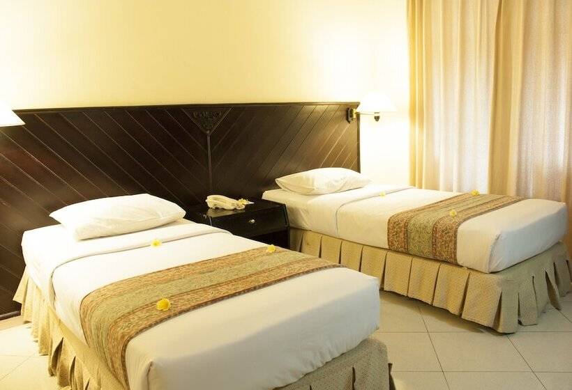 اتاق لوکس با چشم‌انداز استخر, Legian Paradiso