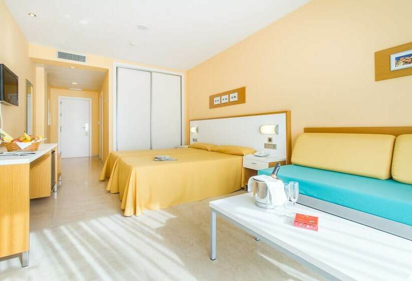 Habitación Triple Estándar, Mediterraneo