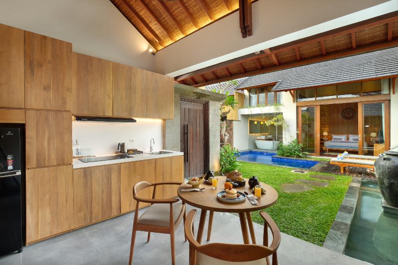 Habitación Cuádruple Estándar Vista Piscina, Mediterraneo