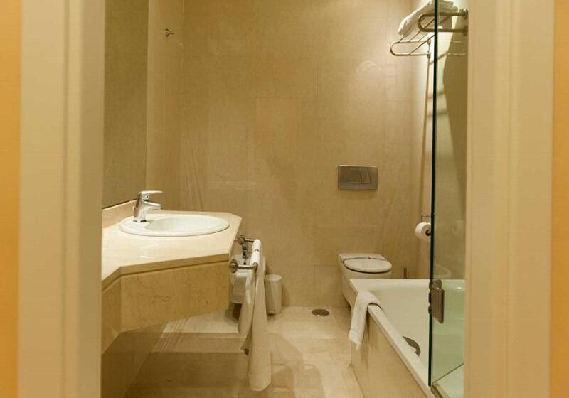 Habitación Triple Estándar, Mediterraneo