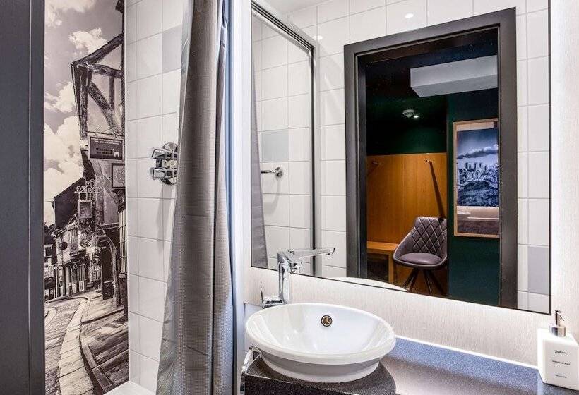 Номер Стандарт, Radisson Hotel York