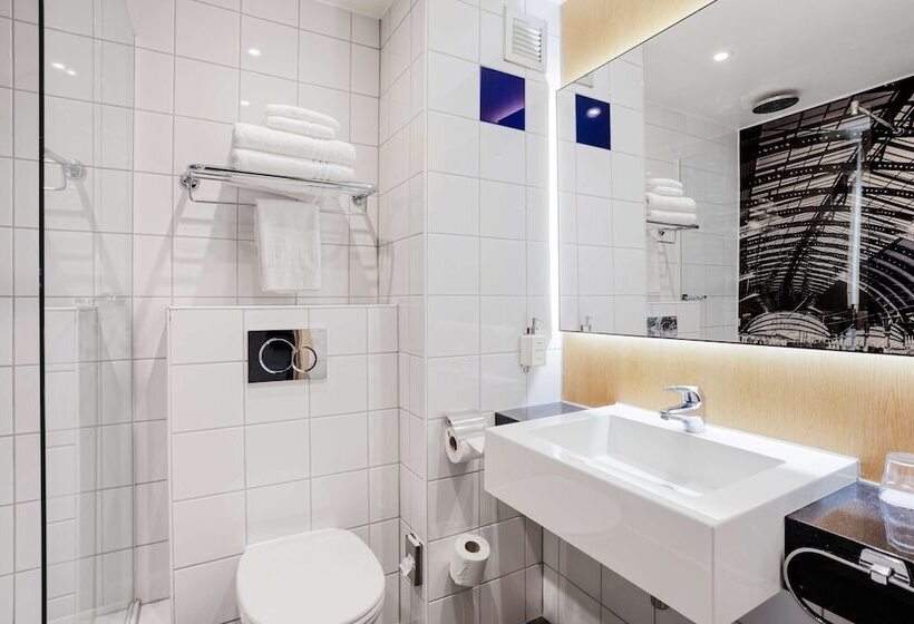 Семейный Номер, Radisson Hotel York