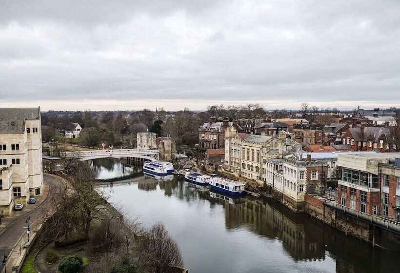 Номер Superior с Видом, Radisson Hotel York