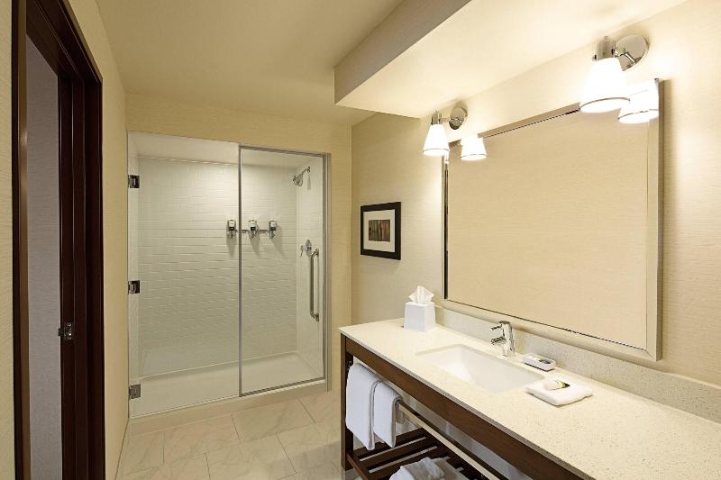 Семейный Номер, Radisson Hotel York