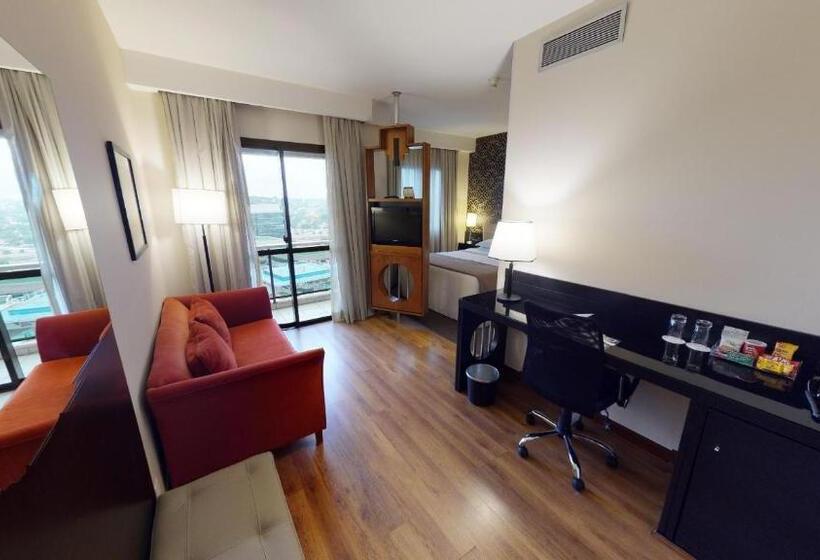 سوییت, Estanplaza Funchal Faria Lima