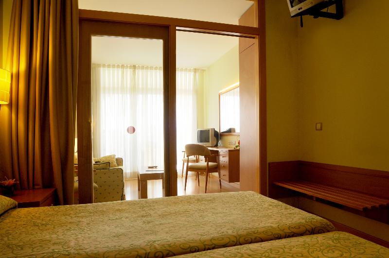 اتاق خانوادگی, Evenia Olympic Suites