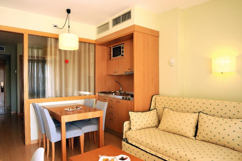 اتاق خانوادگی, Evenia Olympic Suites