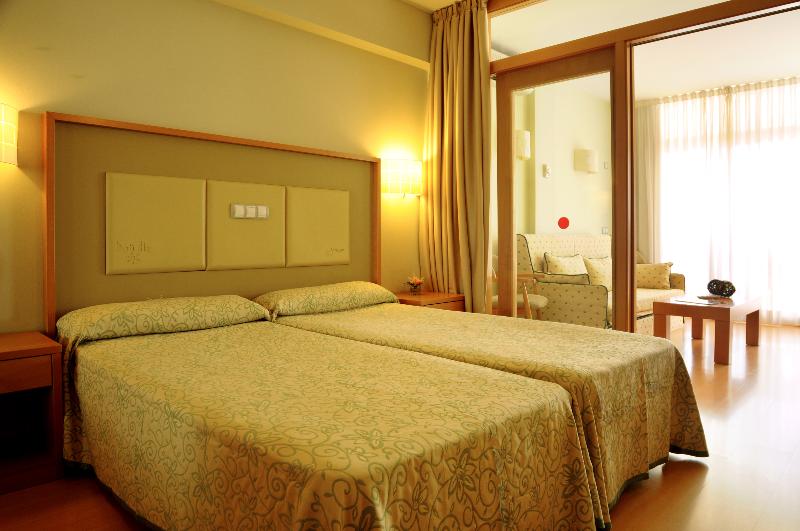 اتاق خانوادگی, Evenia Olympic Suites