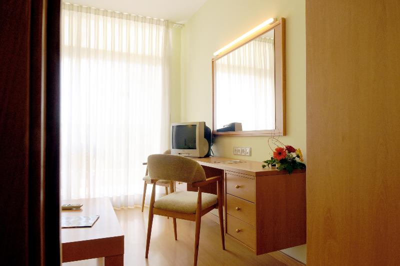 اتاق خانوادگی, Evenia Olympic Suites