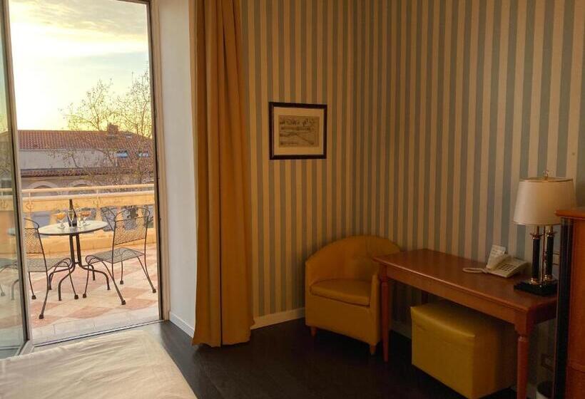 اتاق سوپریور با بالکن, Greif Hotel Maria Theresia