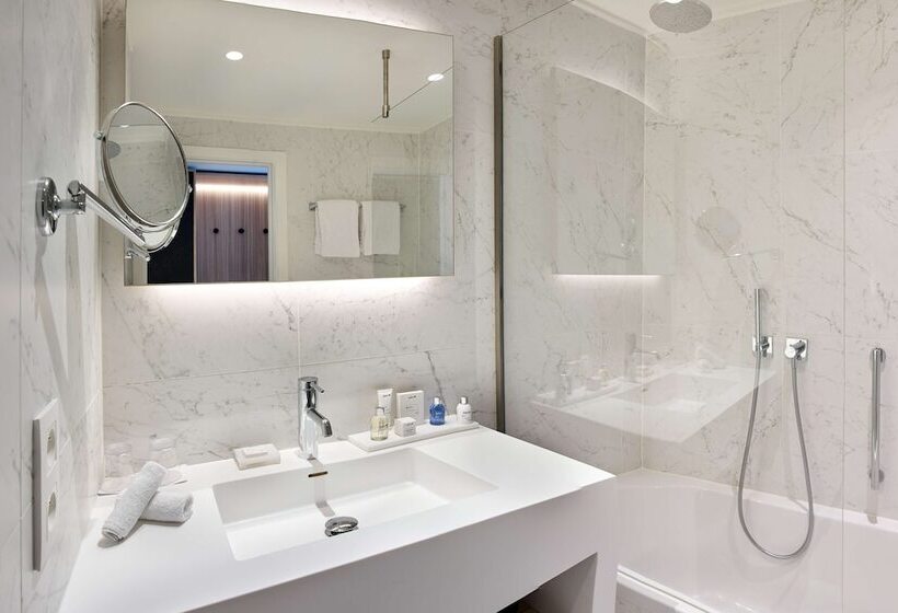 Номер Премиум, Radisson Blu Balmoral