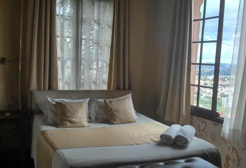 اتاق استاندارد با چشم‌انداز کوهستان, Relais De La Haute Ville Tana