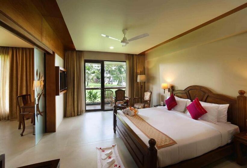 Suite with lake view, Uday Backwater Resort