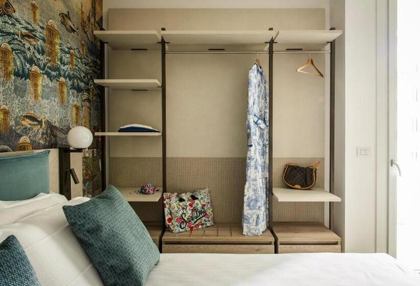 Family Suite, Life