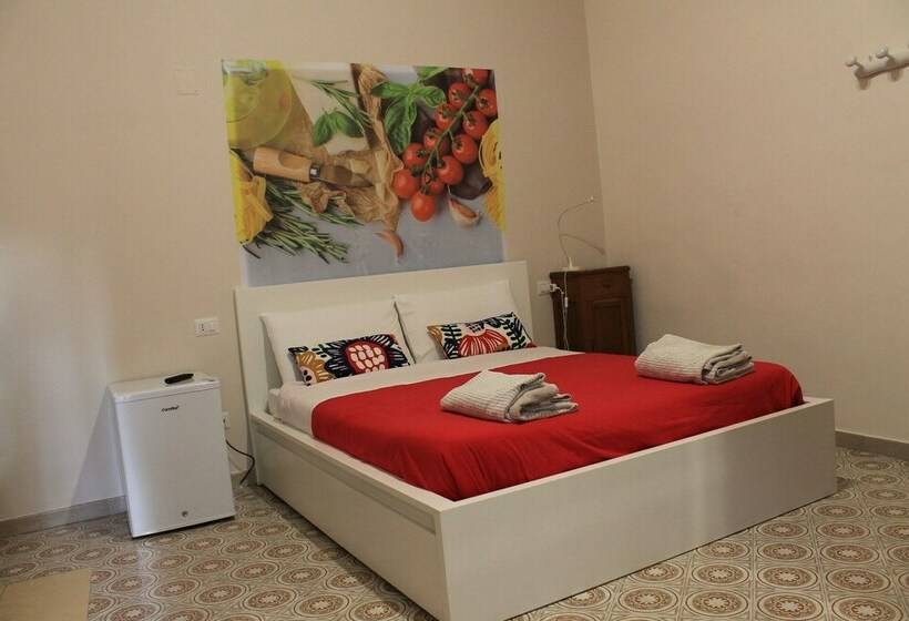 اتاق استاندارد سه نفره, A Casa Mia