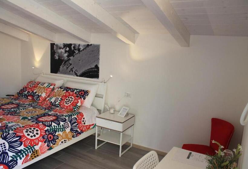 اتاق استاندارد با تراس, A Casa Mia