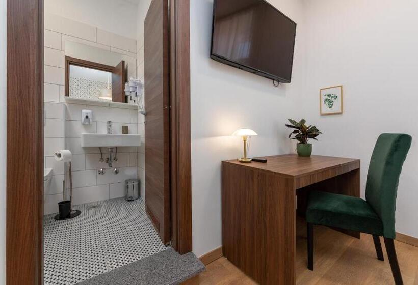 اتاق لوکس, Aurora Rooms B&b Pula