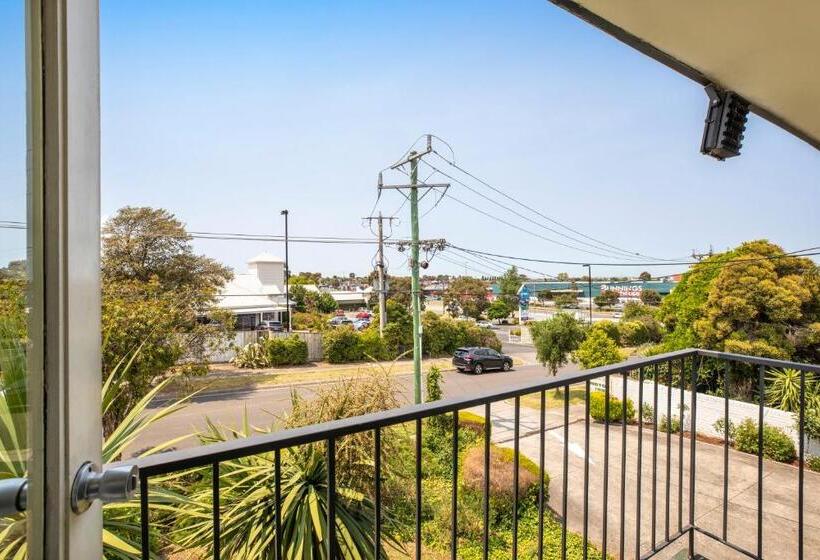 Quarto Familiar, The Mulgrave Motel