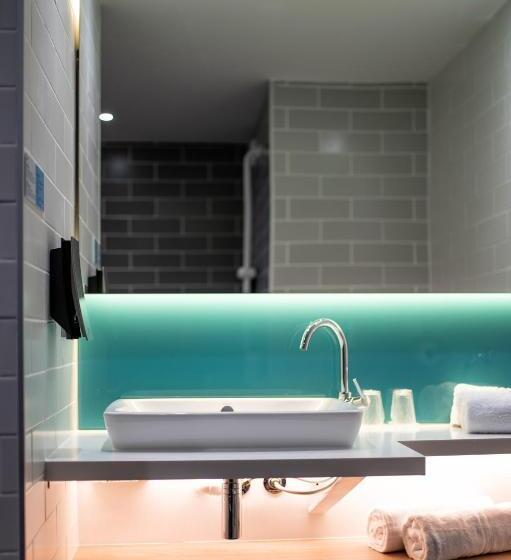 Номер Стандарт Адаптированный для Инвалидов, Holiday Inn Express   Arcachon   La Teste, An Ihg