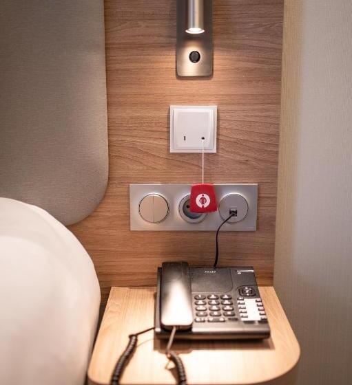Номер Стандарт Адаптированный для Инвалидов, Holiday Inn Express   Arcachon   La Teste, An Ihg
