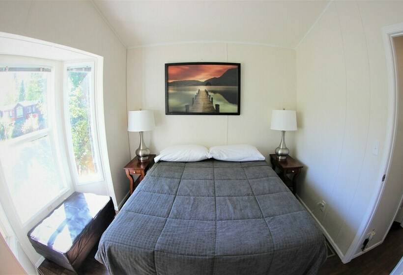 Cabana Deluxe, Crater Lake Resort