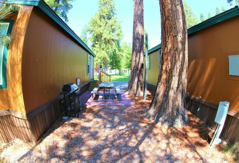 Cabana Deluxe, Crater Lake Resort