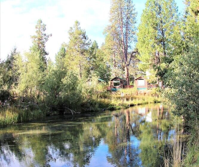 Cabana Deluxe, Crater Lake Resort