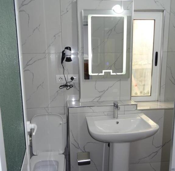 家庭间, Guesthouse Riverside
