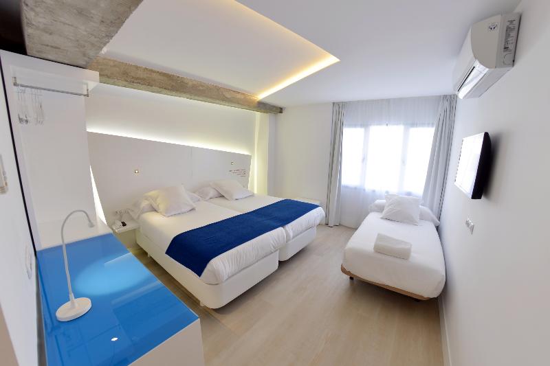 اتاق استاندارد سه نفره, Atarazanas Malaga Boutique