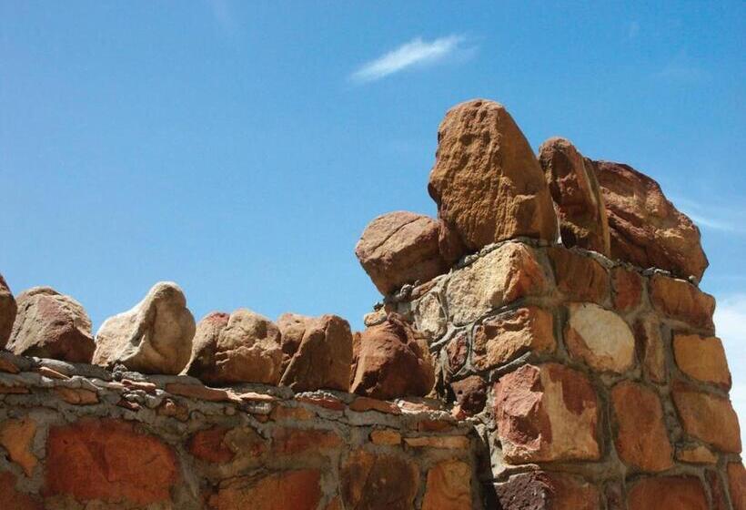 سوئیت اجرایی با تخت کینگ, Colona Castle