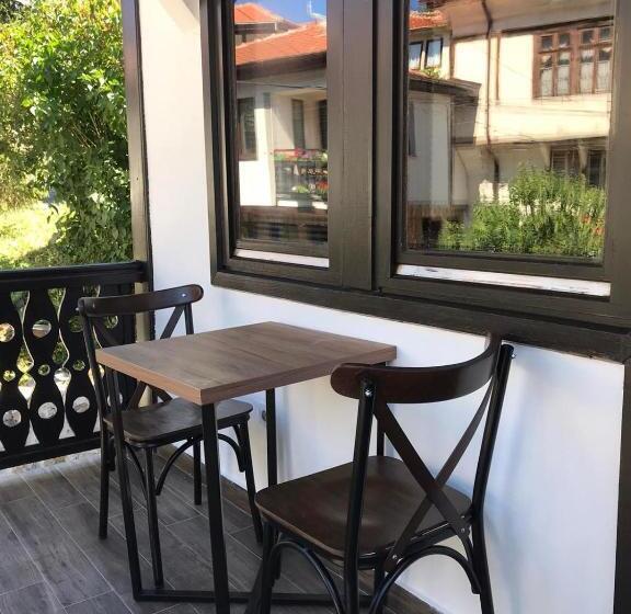 آپارتمان 1 خوابه, Old City House