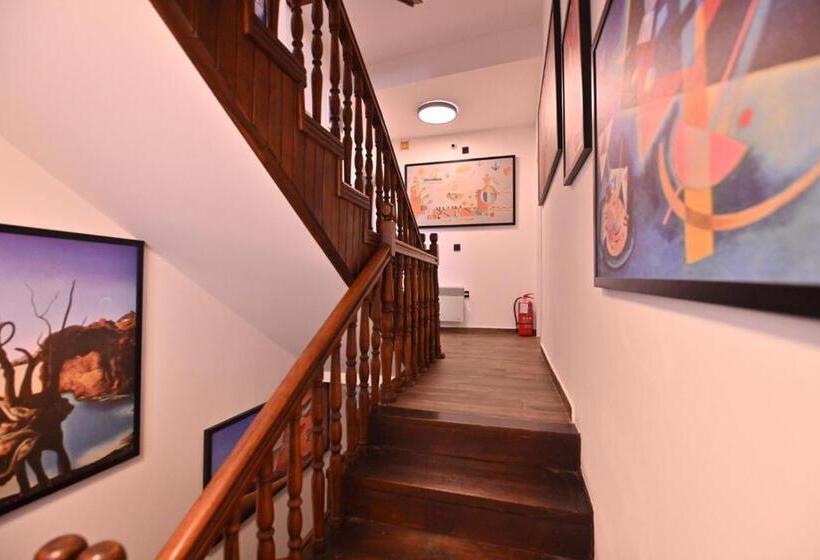استودیوی استاندارد, Old City House