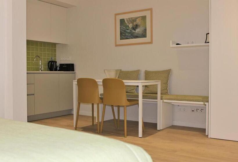 استودیو استاندارد با چشم‌انداز باغ, Cardeal Suites & Apartments