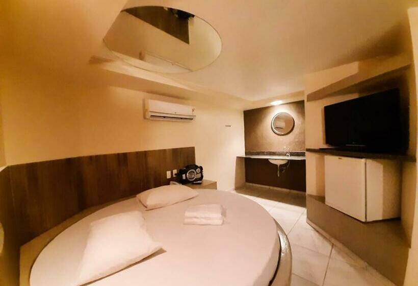 스위트, Fada Hotel   Motel Adults Only