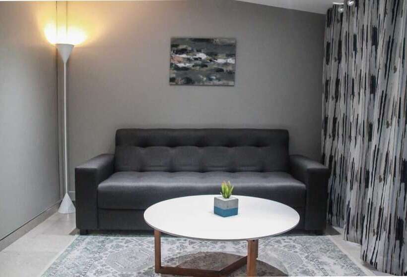 סוויטה משפחתית, The Cato Suites