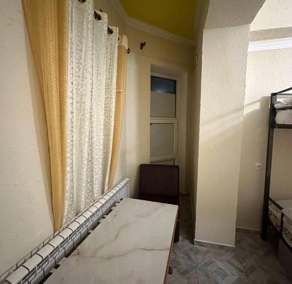 اتاق استاندارد, Sweet Home Hostel