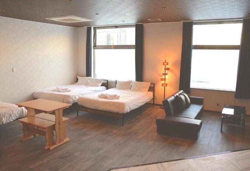 اتاق خانوادگی, Economy Hotel Upashi