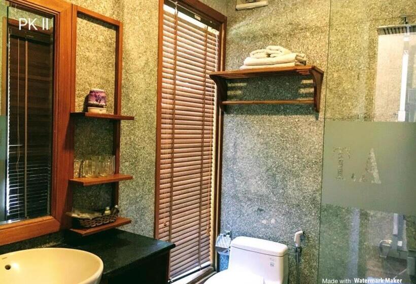اتاق استاندارد با چشم‌انداز استخر, Resort O.six