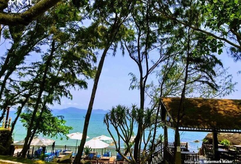 اتاق استاندارد با چشم‌انداز استخر, Resort O.six