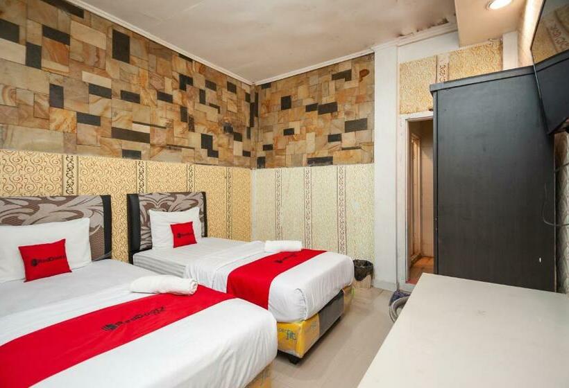 Quarto deluxe, Reddoorz Syariah At Bumi Siliwangi Residence Padang