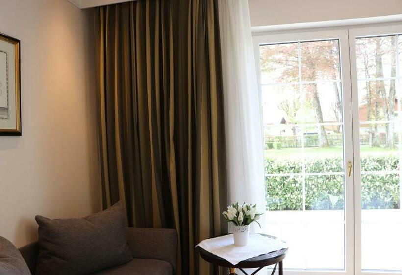 اتاق استاندارد یک تخته با بالکن, Schloss Kurhotel Strobl