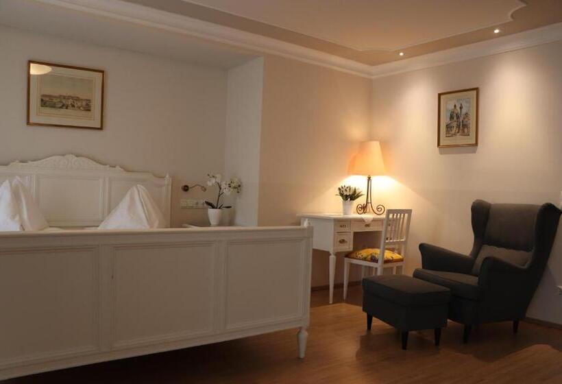 اتاق استاندارد, Schloss Kurhotel Strobl