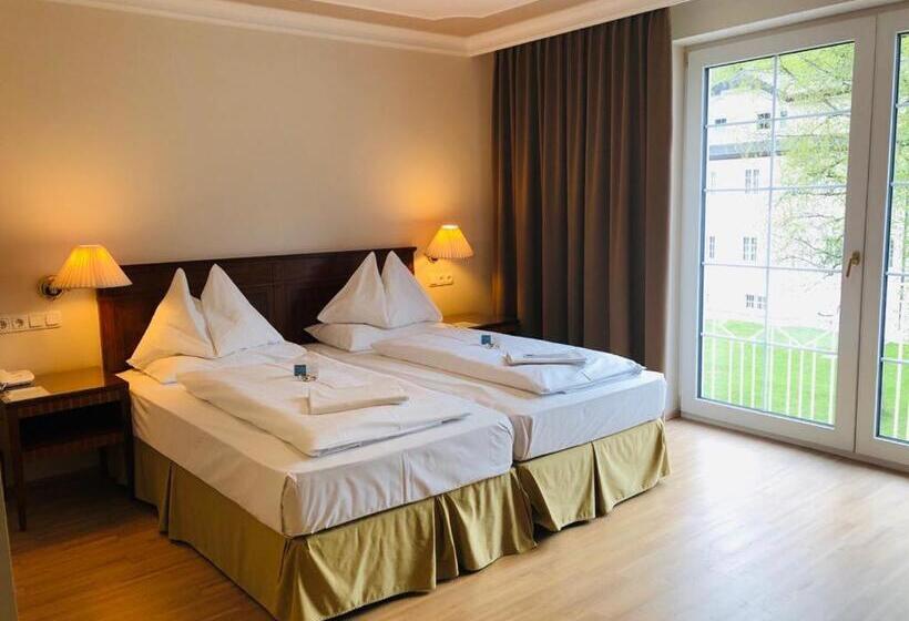 اتاق استاندارد با بالکن, Schloss Kurhotel Strobl