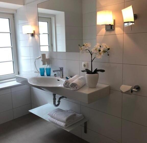 اتاق استاندارد با بالکن, Schloss Kurhotel Strobl