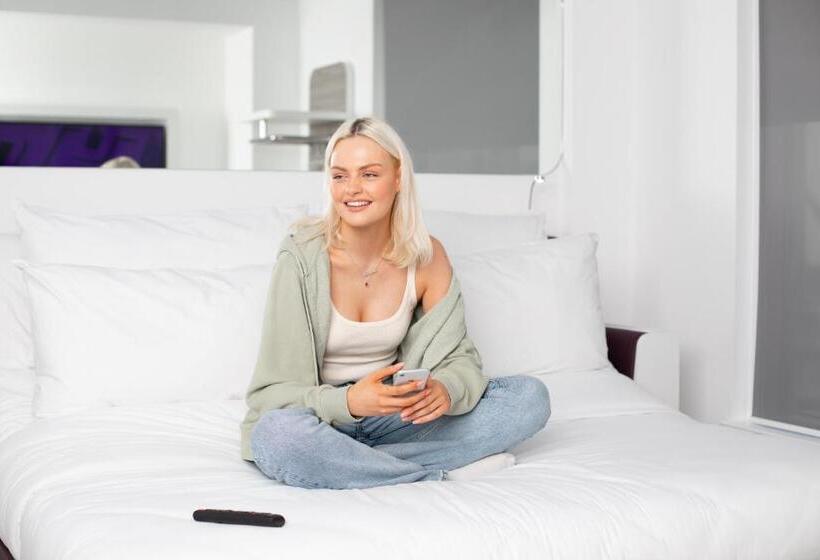 Номер Стандарт, Yotel London City