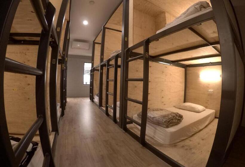 공동 객실, Bunk Inn Hostel