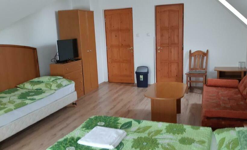 اتاق استاندارد چهار تخته, Borgaléria