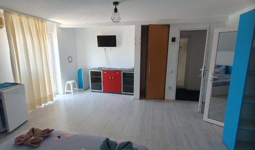 اتاق خانوادگی, Hostel Delfinul Albastru
