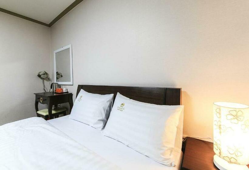 Quarto Deluxe, Crystal Residence