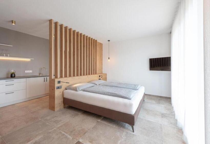 Студия Стандарт, Villa Montis